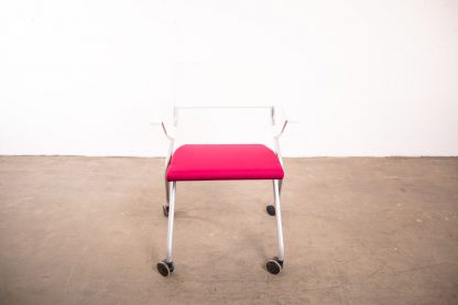 Sedus "flip flap", Klappstuhl mit Armlehnen und Rollen, Silbergrau matt/Weiß/Lila – Bild 2