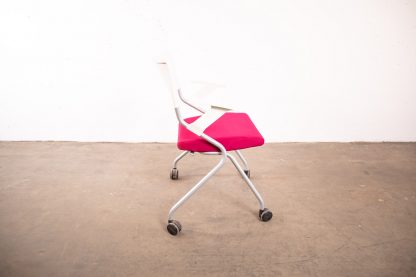 Sedus "flip flap", Klappstuhl mit Armlehnen und Rollen, Silbergrau matt/Weiß/Lila – Bild 4