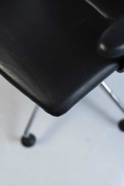 Vitra "Meda Chair", Drehstuhl mit Armlehnen, Leder/Netz, Schwarz – Bild 2