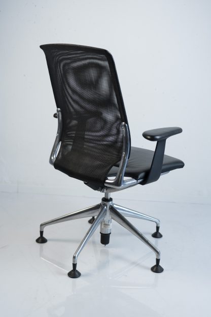 Vitra "Meda Chair", Drehstuhl mit Armlehnen, Leder/Netz, Schwarz – Bild 3