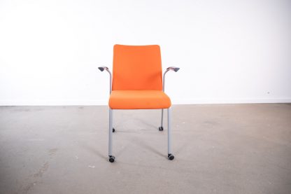 Steelcase "Eastside", 4-Fuß-Stuhl mit Rollen, Silbergrau/Orange/Schwarz – Bild 2