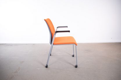 Steelcase "Eastside", 4-Fuß-Stuhl mit Rollen, Silbergrau/Orange/Schwarz – Bild 4