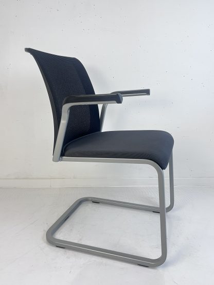 Steelcase "Eastside", Freischwinger mit Netzrücken, Grau/Dunkelgrau/Schwarz – Bild 2