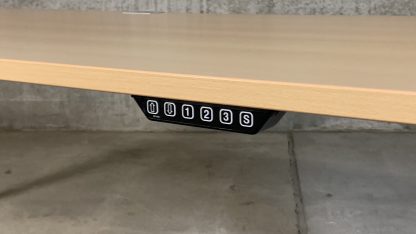 König + Neurath – elektrisch höhenverstellbarer Schreibtisch, C-Fuß, 200 x 80 cm, Buche – Bild 5