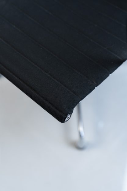 Vitra EA107, Hopsak – Bild 2