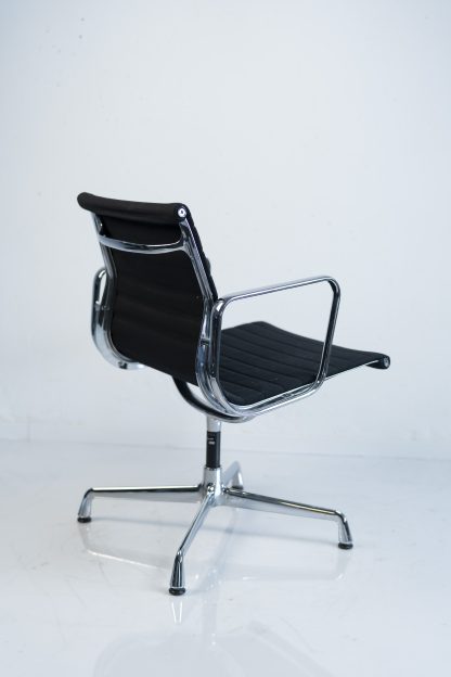 Vitra EA107, Hopsak – Bild 3
