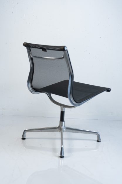 Vitra "EA 105", Konferenzstuhl, nicht drehbar, Netz, Chrom/Schwarz – Bild 3