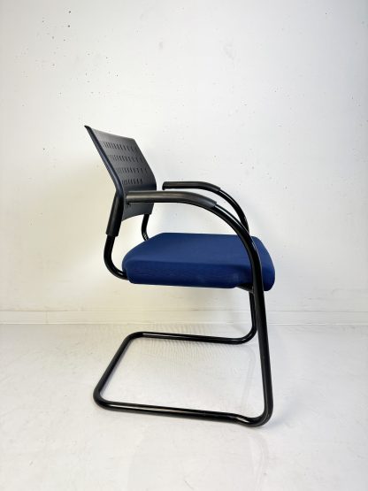Freischwinger, blau/schwarz - Klöber – Bild 2