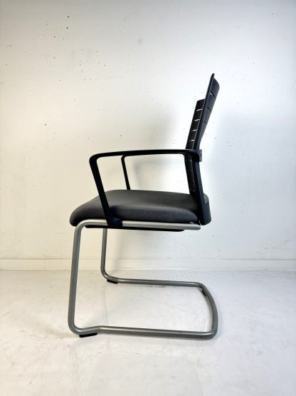 Freischwinger "Werndl #1", Grau/Schwarz - Steelcase – Bild 2