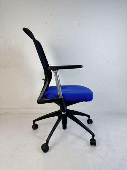 Bürostuhl, blau/schwarz mit Armlehne - vitra. – Bild 2