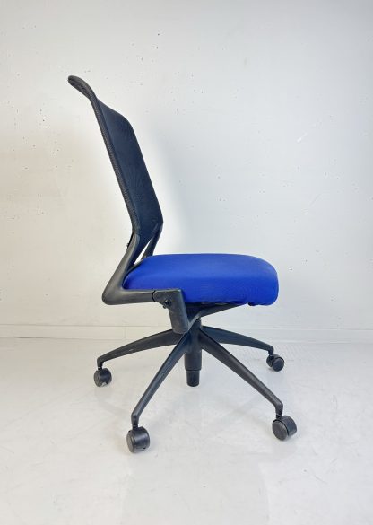 Bürostuhl, blau/schwarz ohne Armlehne - vitra. – Bild 2