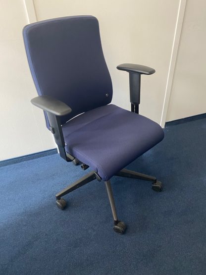 Bürodrehstuhl "Famos", dunkelblau - Interstuhl – Bild 2
